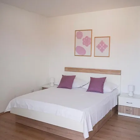 Apartment Rose Makarska